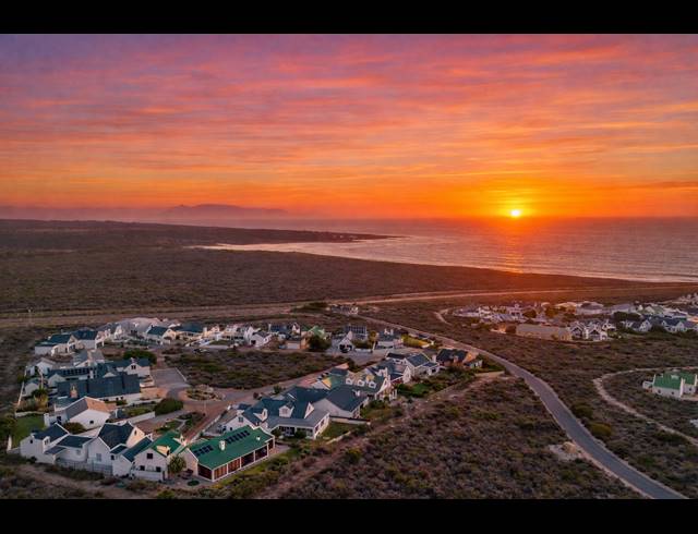 5 BEDROOM HOUSE FOR SALE IN GROTTO BAY